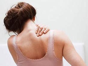 女性患强直性脊柱炎有哪些病因表现